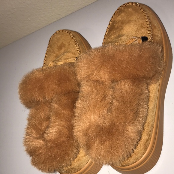 Moccasin slippers - Picture 3 of 4